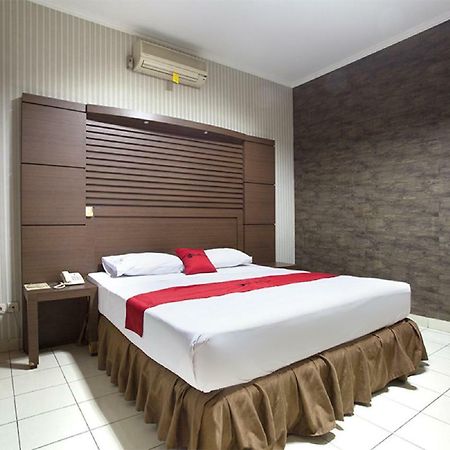 RedDoorz @ Surapati Hotel Bandung Exterior foto