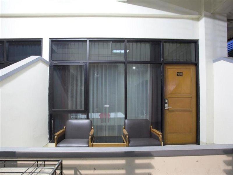 RedDoorz @ Surapati Hotel Bandung Exterior foto