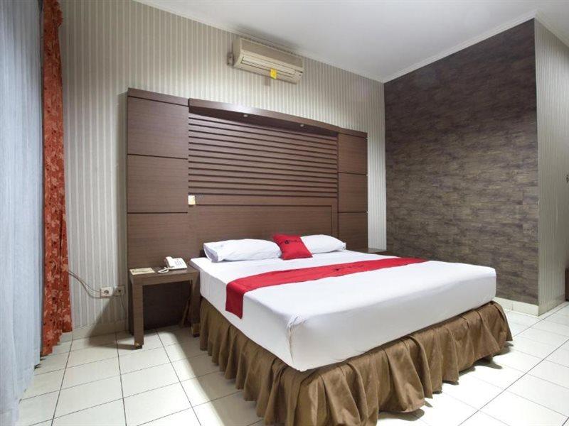 RedDoorz @ Surapati Hotel Bandung Exterior foto