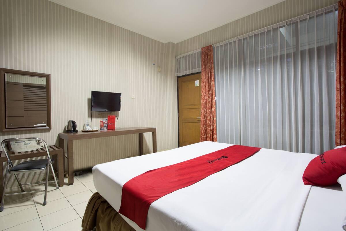 RedDoorz @ Surapati Hotel Bandung Exterior foto