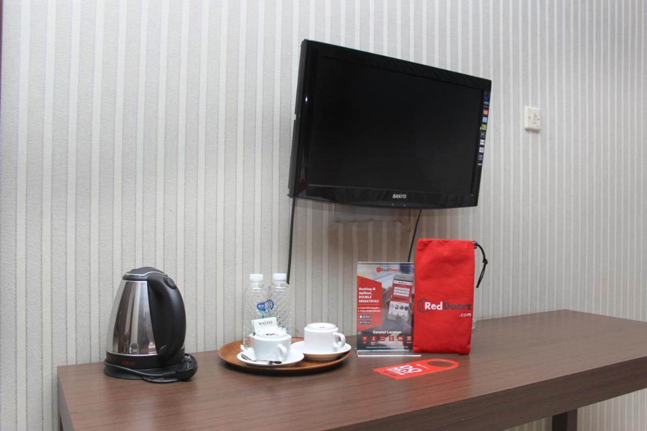 RedDoorz @ Surapati Hotel Bandung Exterior foto