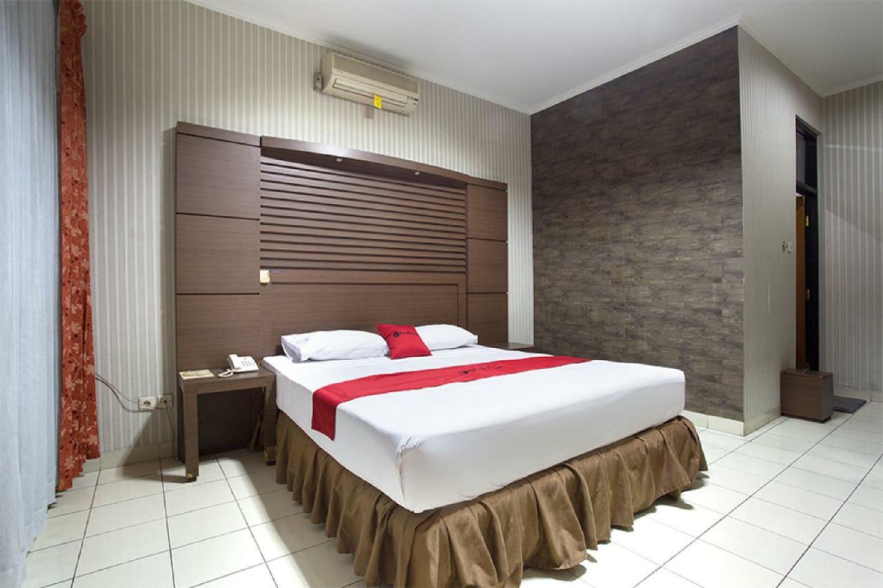 RedDoorz @ Surapati Hotel Bandung Exterior foto