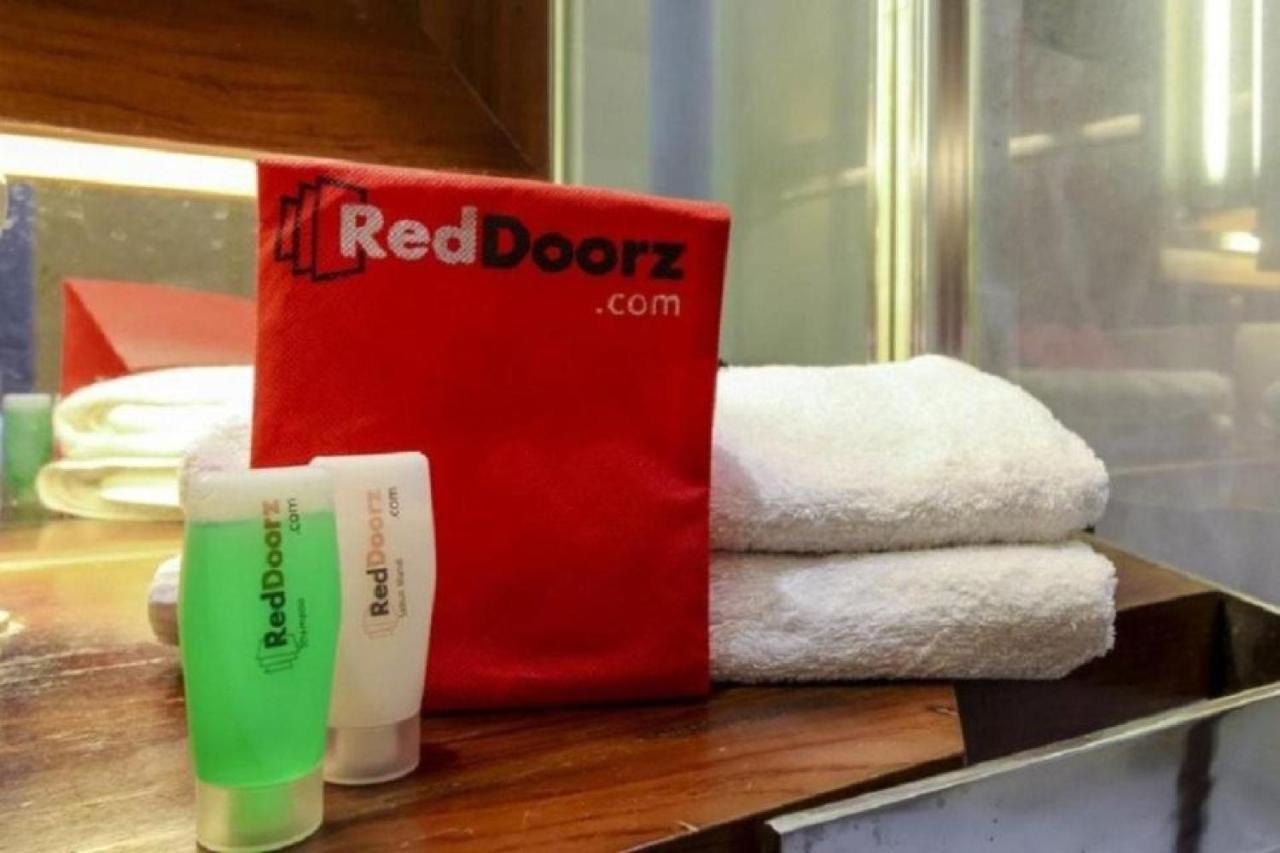 RedDoorz @ Surapati Hotel Bandung Exterior foto