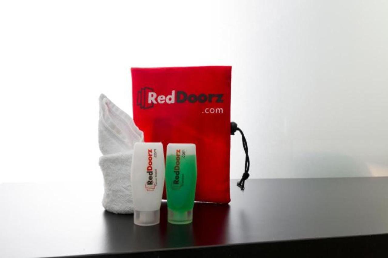 RedDoorz @ Surapati Hotel Bandung Exterior foto