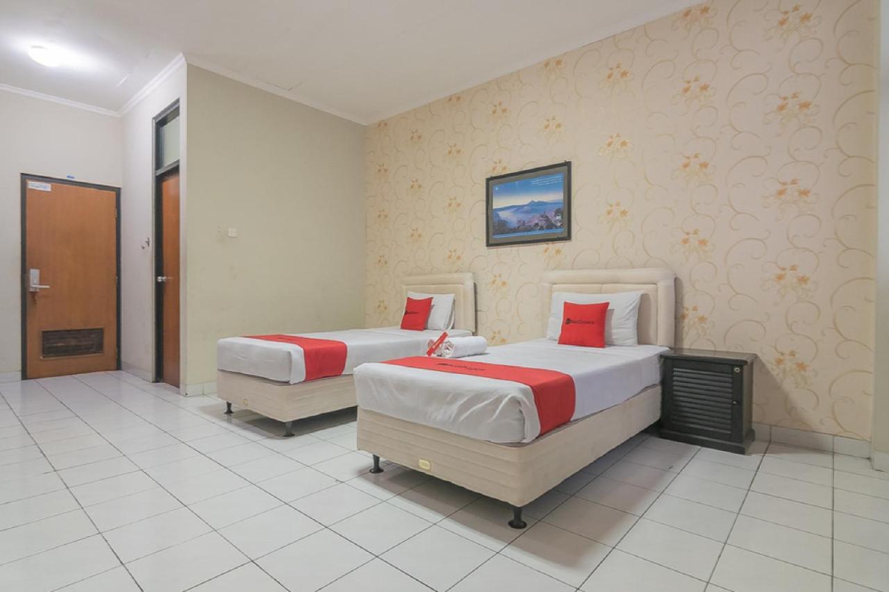 RedDoorz @ Surapati Hotel Bandung Exterior foto