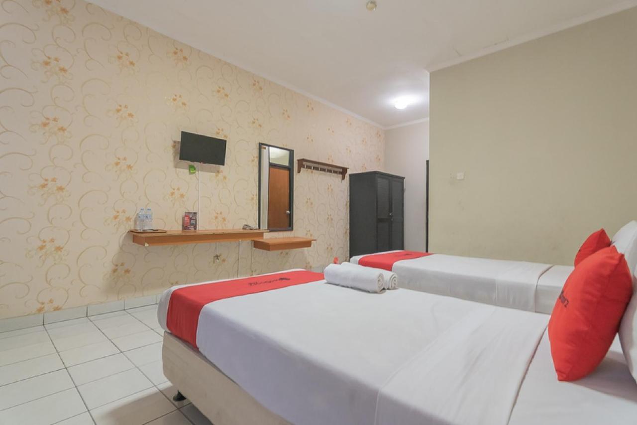 RedDoorz @ Surapati Hotel Bandung Exterior foto