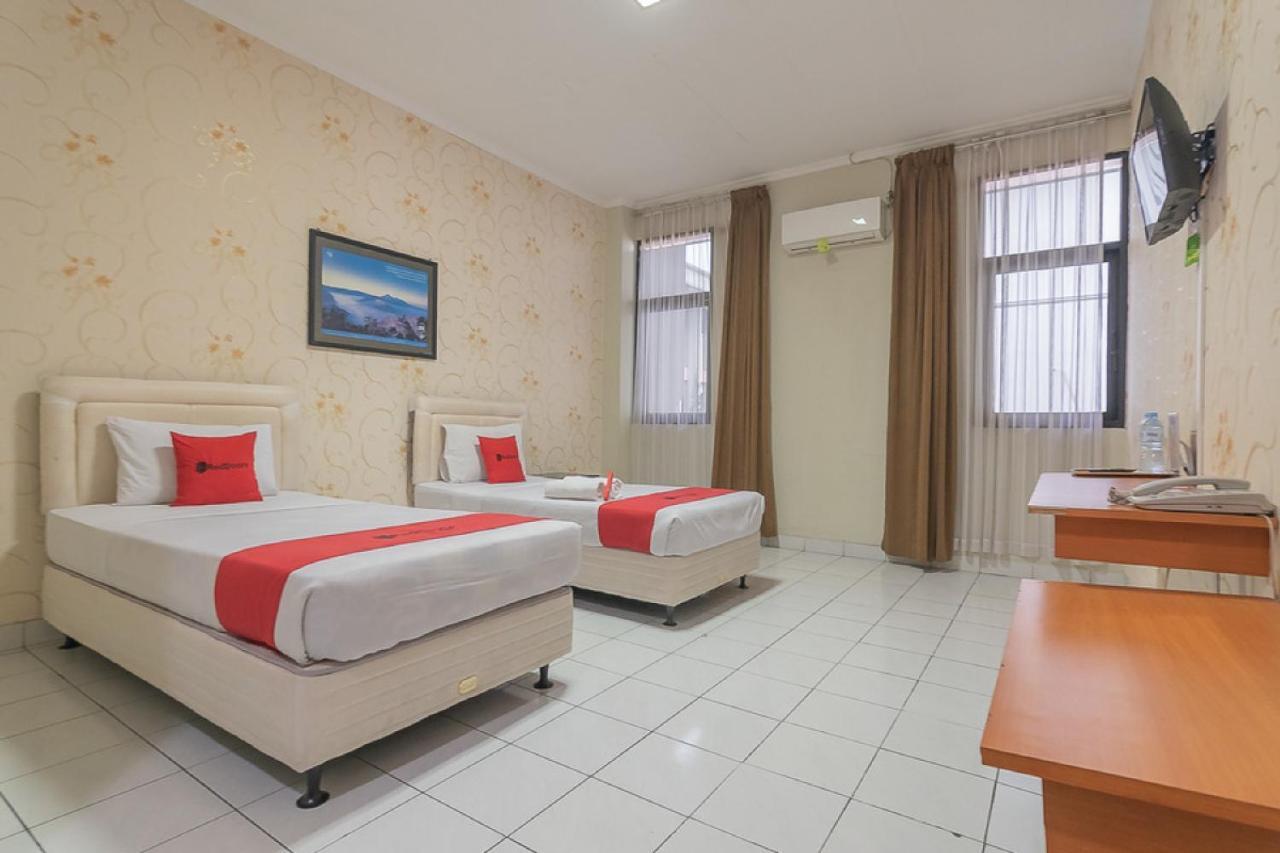 RedDoorz @ Surapati Hotel Bandung Exterior foto