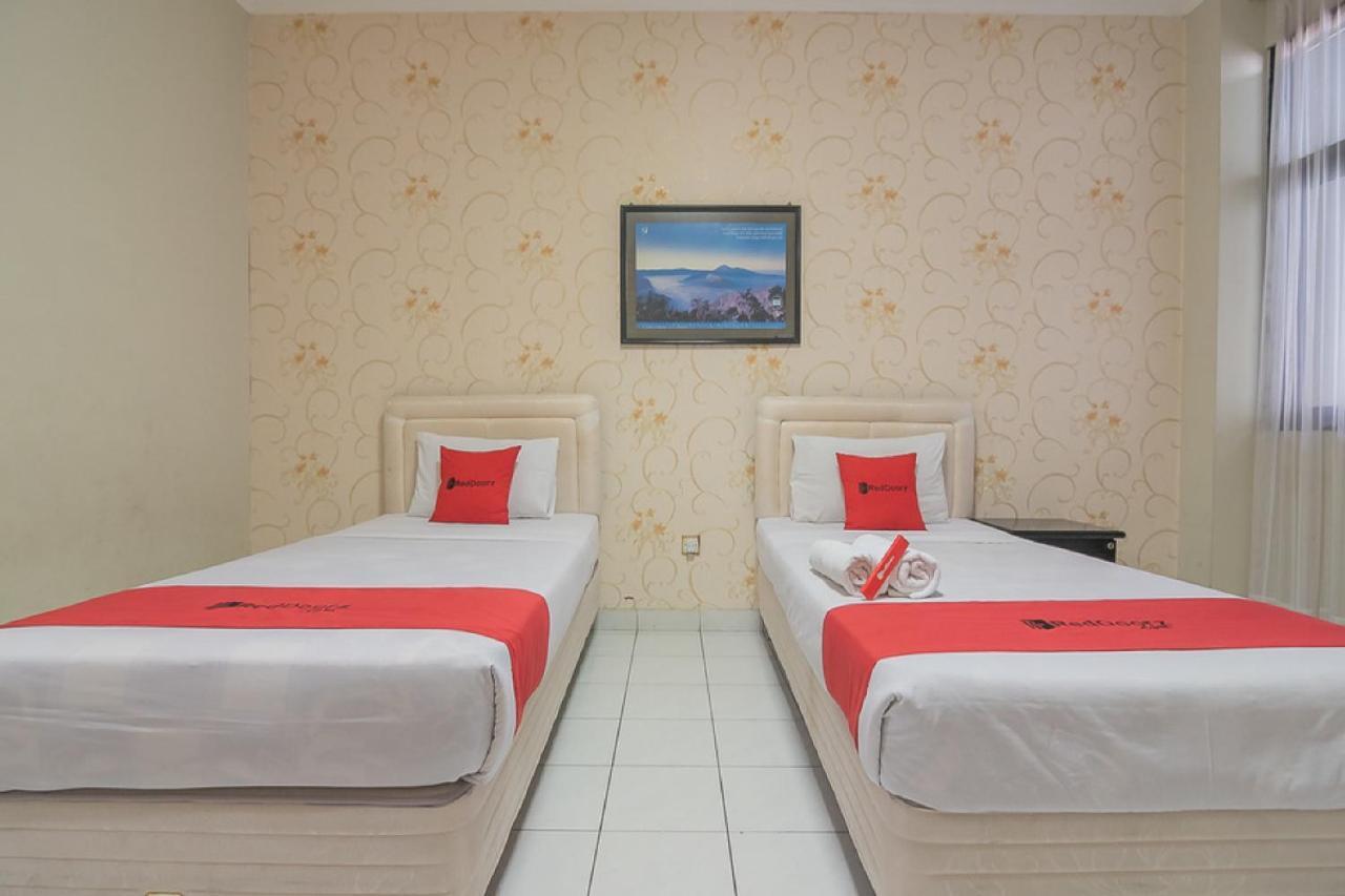RedDoorz @ Surapati Hotel Bandung Exterior foto
